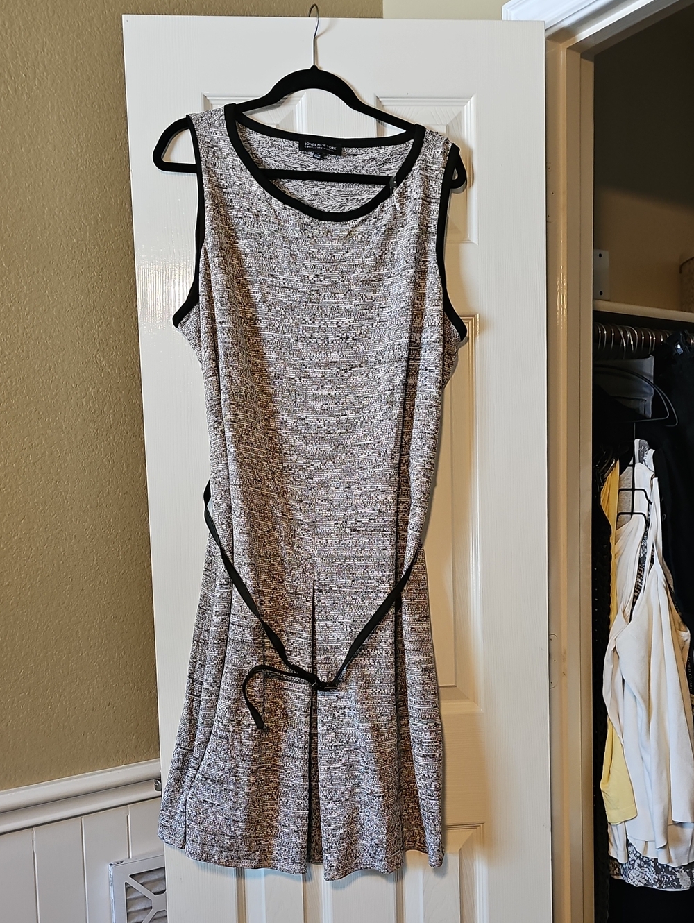 Jones New York Heather Gray Sleeveless Tie-Waist Mini Dress with Black Trim 3X